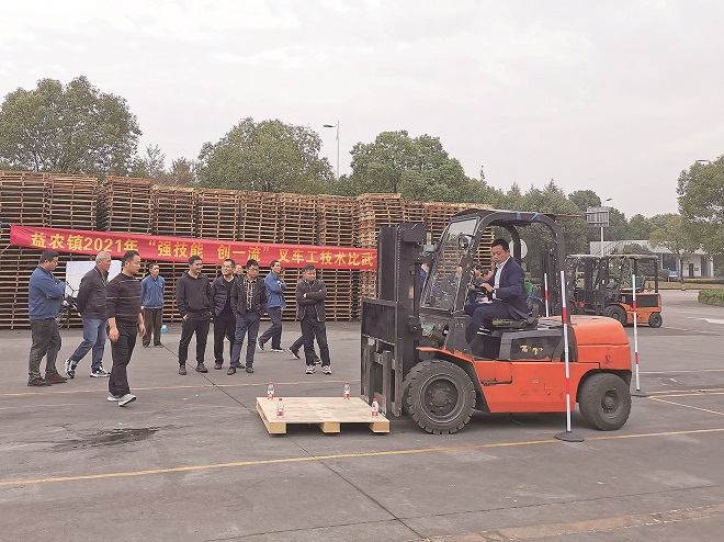 2-叉车比武.jpg