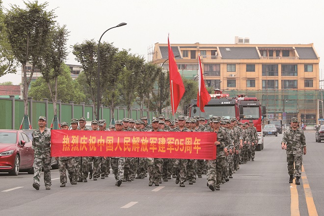2-民兵踩街.jpg