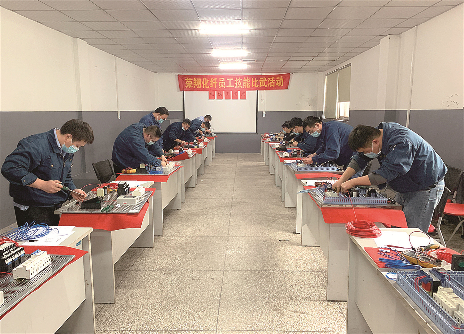 2-荣翔电工比武.jpg