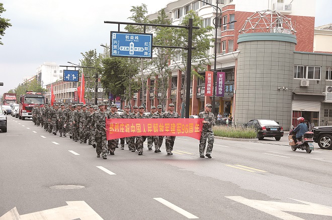 2-八一踩街.jpg