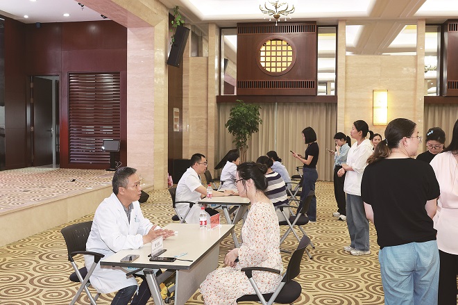 2-中医院义诊.jpg