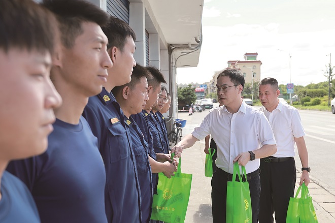 1-益农镇高温慰问.jpg