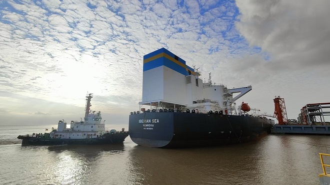 1-浙石化双轮共泊2.jpg